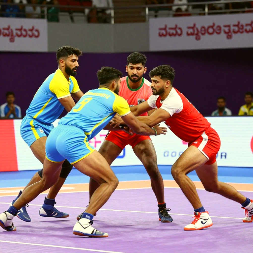 ৩৭–৩৪: কাবাডির অল-আউট ঘড়ি, একটা অসমান খাতা, এবং ২০২৬-এর সেই তারিখের ফাঁক