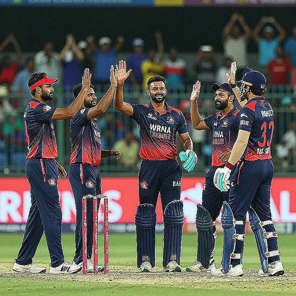 এশিয়া কাপের ট্রফি আর হিসাবের খাতা: বাংলাদেশের নারী ক্রিকেট কে মাপে, আর কে মাপে না